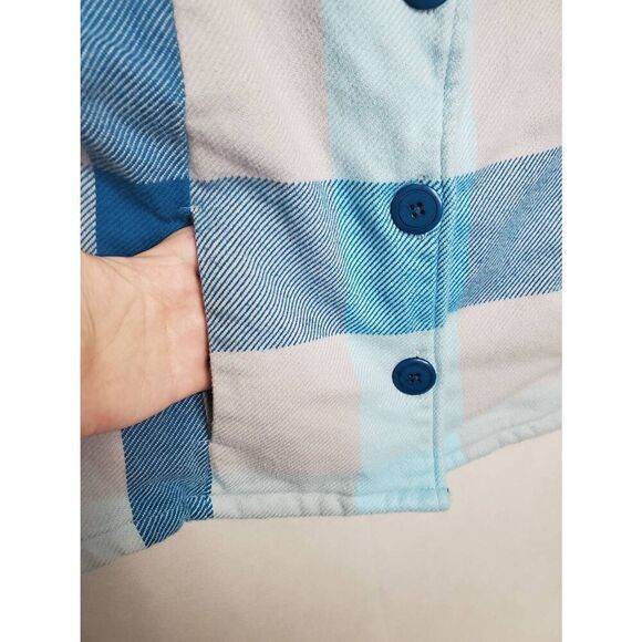 Cabela's Women's Blue and Grey Plaid Button Up Flannel Shacket Farm Chores Cozy - Picture 3 of 8